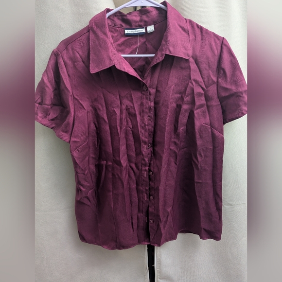 Croft & Barrow Maroon Short Sleeve Shirt - Picture 1 of 3